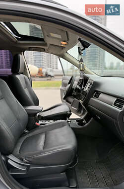 Позашляховик / Кросовер Mitsubishi Outlander 2013 в 