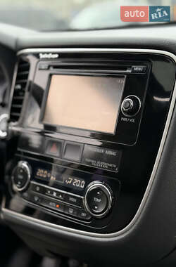 Позашляховик / Кросовер Mitsubishi Outlander 2013 в 