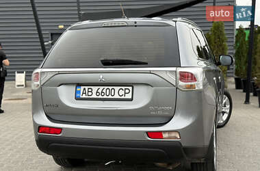 Позашляховик / Кросовер Mitsubishi Outlander 2013 в 