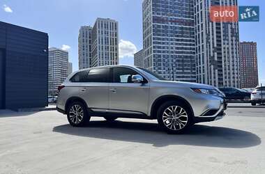 Внедорожник / Кроссовер Mitsubishi Outlander 2018 в Киеве