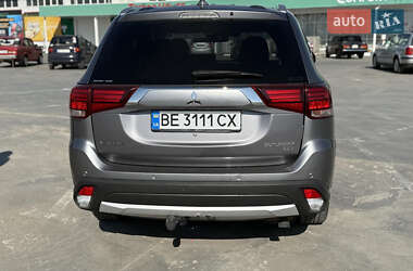 Внедорожник / Кроссовер Mitsubishi Outlander 2018 в 