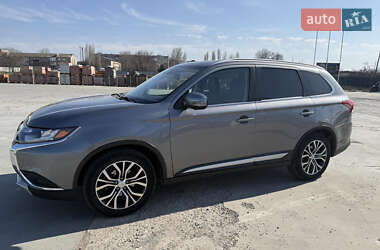 Внедорожник / Кроссовер Mitsubishi Outlander 2018 в 