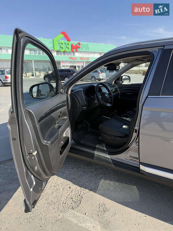 Внедорожник / Кроссовер Mitsubishi Outlander 2018 в Вознесенске