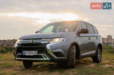 Внедорожник / Кроссовер Mitsubishi Outlander 2019 в Ровно