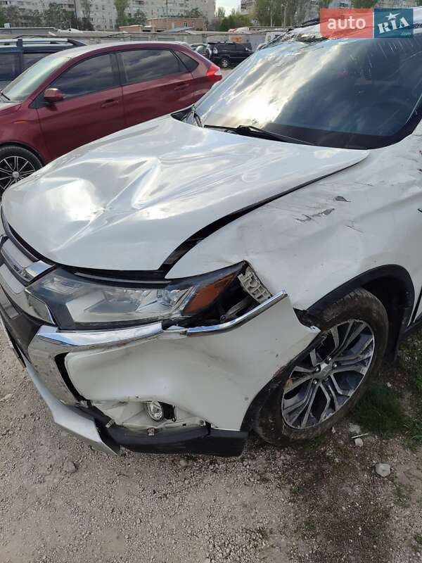 Внедорожник / Кроссовер Mitsubishi Outlander 2017 в Запорожье