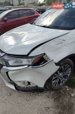 Позашляховик / Кросовер Mitsubishi Outlander 2017 в 
