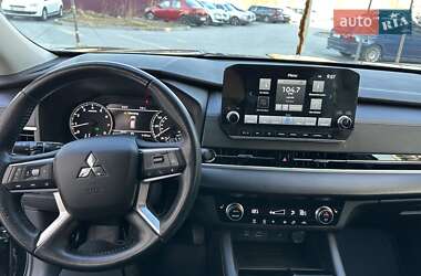 Внедорожник / Кроссовер Mitsubishi Outlander 2022 в 