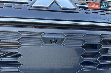 Внедорожник / Кроссовер Mitsubishi Outlander 2022 в 