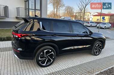 Внедорожник / Кроссовер Mitsubishi Outlander 2022 в 
