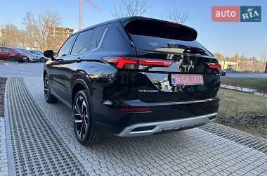 Внедорожник / Кроссовер Mitsubishi Outlander 2022 в 