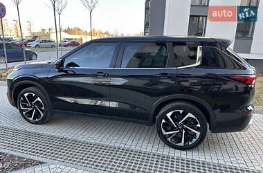 Внедорожник / Кроссовер Mitsubishi Outlander 2022 в 