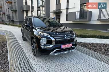 Внедорожник / Кроссовер Mitsubishi Outlander 2022 в 
