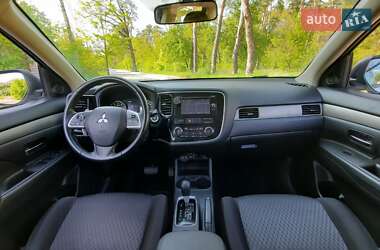 Позашляховик / Кросовер Mitsubishi Outlander 2013 в 