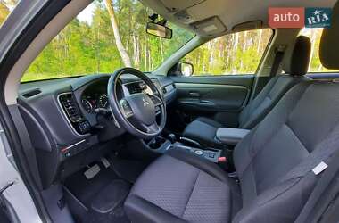 Позашляховик / Кросовер Mitsubishi Outlander 2013 в 