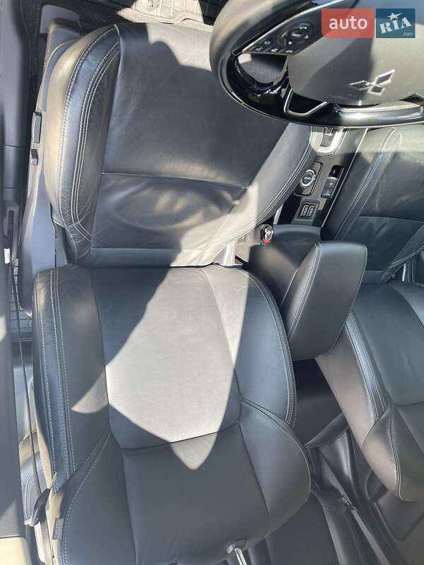 Внедорожник / Кроссовер Mitsubishi Outlander 2018 в Николаеве