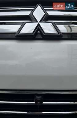 Позашляховик / Кросовер Mitsubishi Outlander 2014 в 
