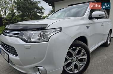 Позашляховик / Кросовер Mitsubishi Outlander 2014 в Києві
