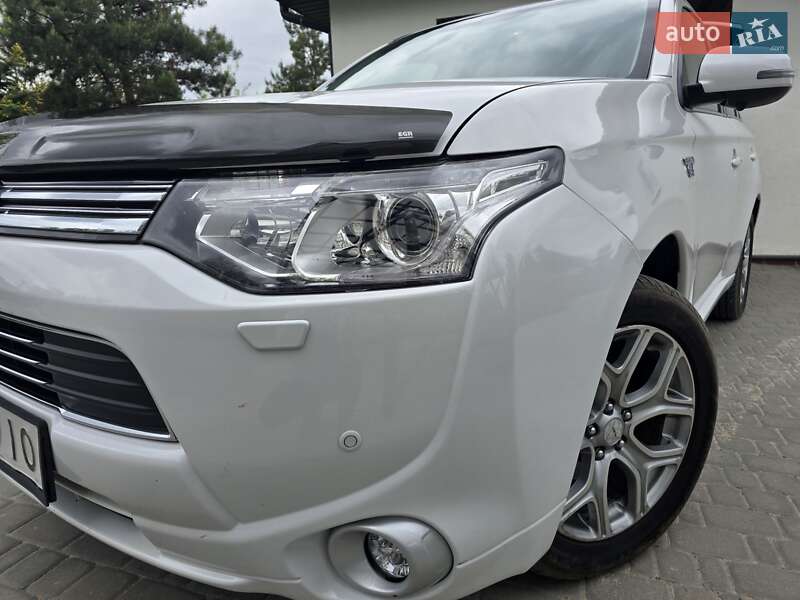 Внедорожник / Кроссовер Mitsubishi Outlander 2014 в Киеве