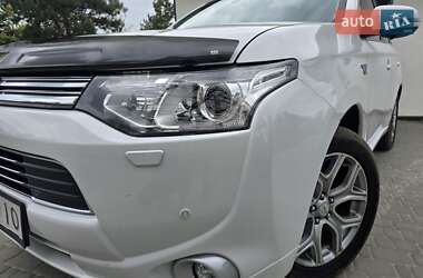 Позашляховик / Кросовер Mitsubishi Outlander 2014 в 