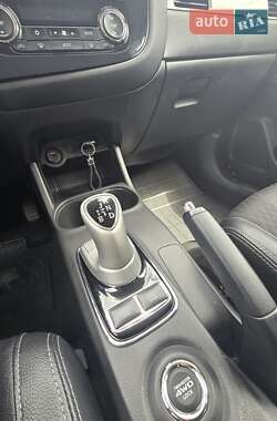 Позашляховик / Кросовер Mitsubishi Outlander 2014 в 