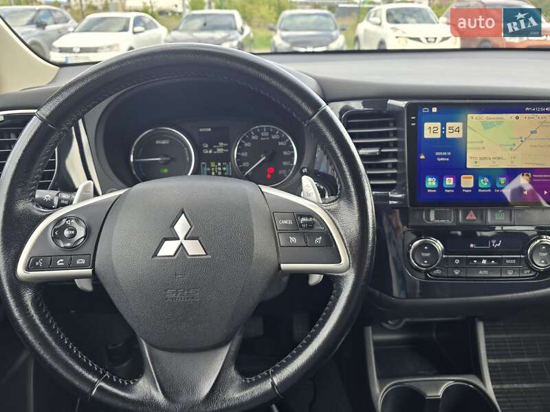 Внедорожник / Кроссовер Mitsubishi Outlander 2014 в Киеве