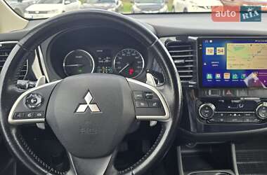 Позашляховик / Кросовер Mitsubishi Outlander 2014 в 