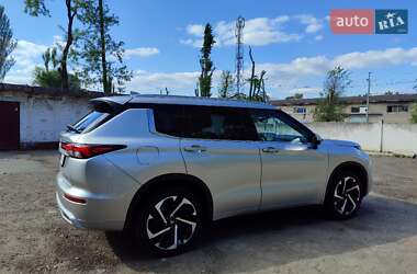 Внедорожник / Кроссовер Mitsubishi Outlander 2022 в 