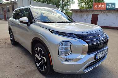 Внедорожник / Кроссовер Mitsubishi Outlander 2022 в 