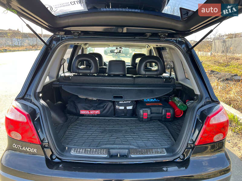 Позашляховик / Кросовер Mitsubishi Outlander 2005 в Києві