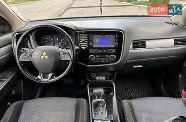 Внедорожник / Кроссовер Mitsubishi Outlander 2018 в 