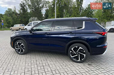 Позашляховик / Кросовер Mitsubishi Outlander 2022 в 