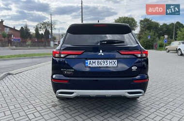 Позашляховик / Кросовер Mitsubishi Outlander 2022 в 