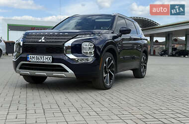 Позашляховик / Кросовер Mitsubishi Outlander 2022 в 