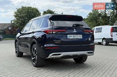 Позашляховик / Кросовер Mitsubishi Outlander 2022 в 