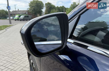 Позашляховик / Кросовер Mitsubishi Outlander 2022 в 
