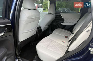 Позашляховик / Кросовер Mitsubishi Outlander 2022 в 