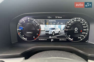 Позашляховик / Кросовер Mitsubishi Outlander 2022 в 