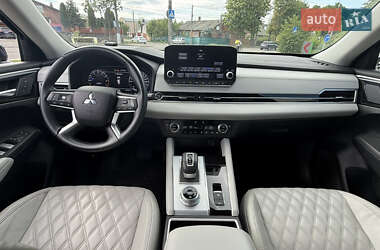 Позашляховик / Кросовер Mitsubishi Outlander 2022 в 