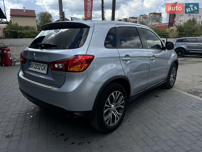 Позашляховик / Кросовер Mitsubishi Outlander 2016 в Хмельницькому