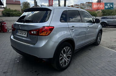 Позашляховик / Кросовер Mitsubishi Outlander 2016 в 