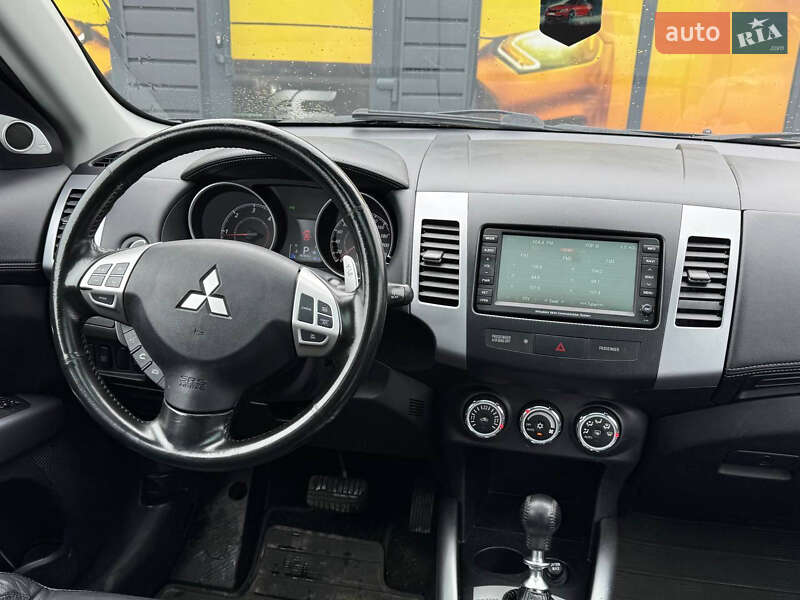 Позашляховик / Кросовер Mitsubishi Outlander 2010 в Стрию