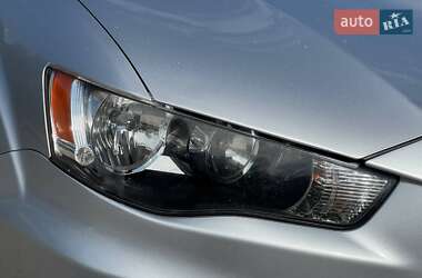 Внедорожник / Кроссовер Mitsubishi Outlander 2011 в 