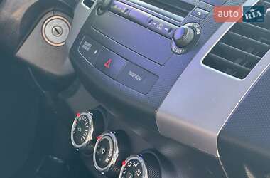Внедорожник / Кроссовер Mitsubishi Outlander 2011 в 