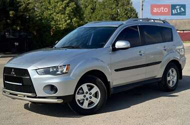 Внедорожник / Кроссовер Mitsubishi Outlander 2011 в 