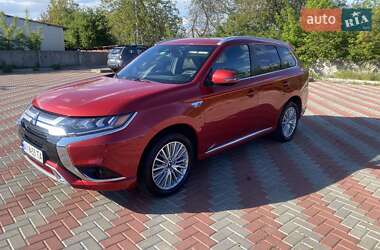 Позашляховик / Кросовер Mitsubishi Outlander 2019 в 