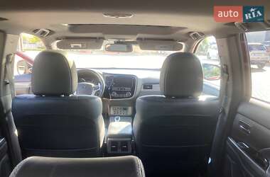 Позашляховик / Кросовер Mitsubishi Outlander 2019 в 