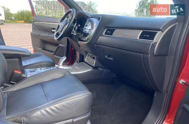 Позашляховик / Кросовер Mitsubishi Outlander 2019 в 