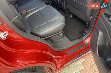 Позашляховик / Кросовер Mitsubishi Outlander 2019 в 