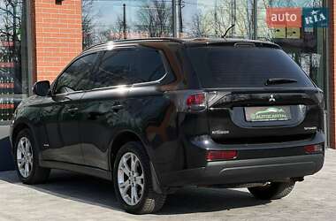 Позашляховик / Кросовер Mitsubishi Outlander 2012 в 