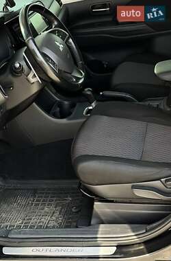 Позашляховик / Кросовер Mitsubishi Outlander 2012 в 